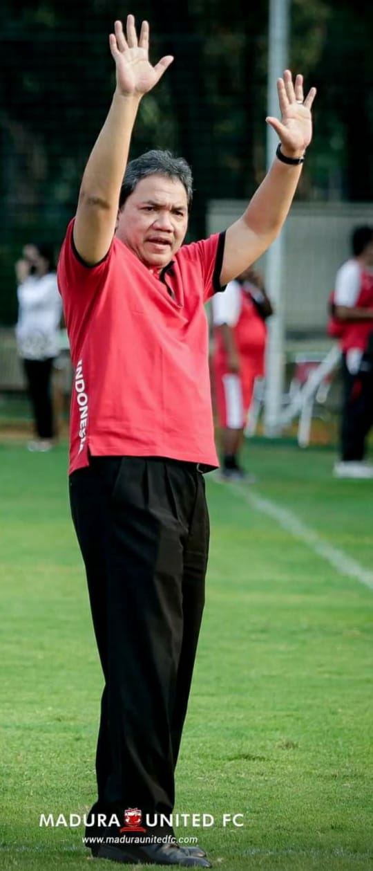 ACHSANUL QOSASI Ketua Yayasan Qudsiyah Bahaudin Mudhary Sumenep