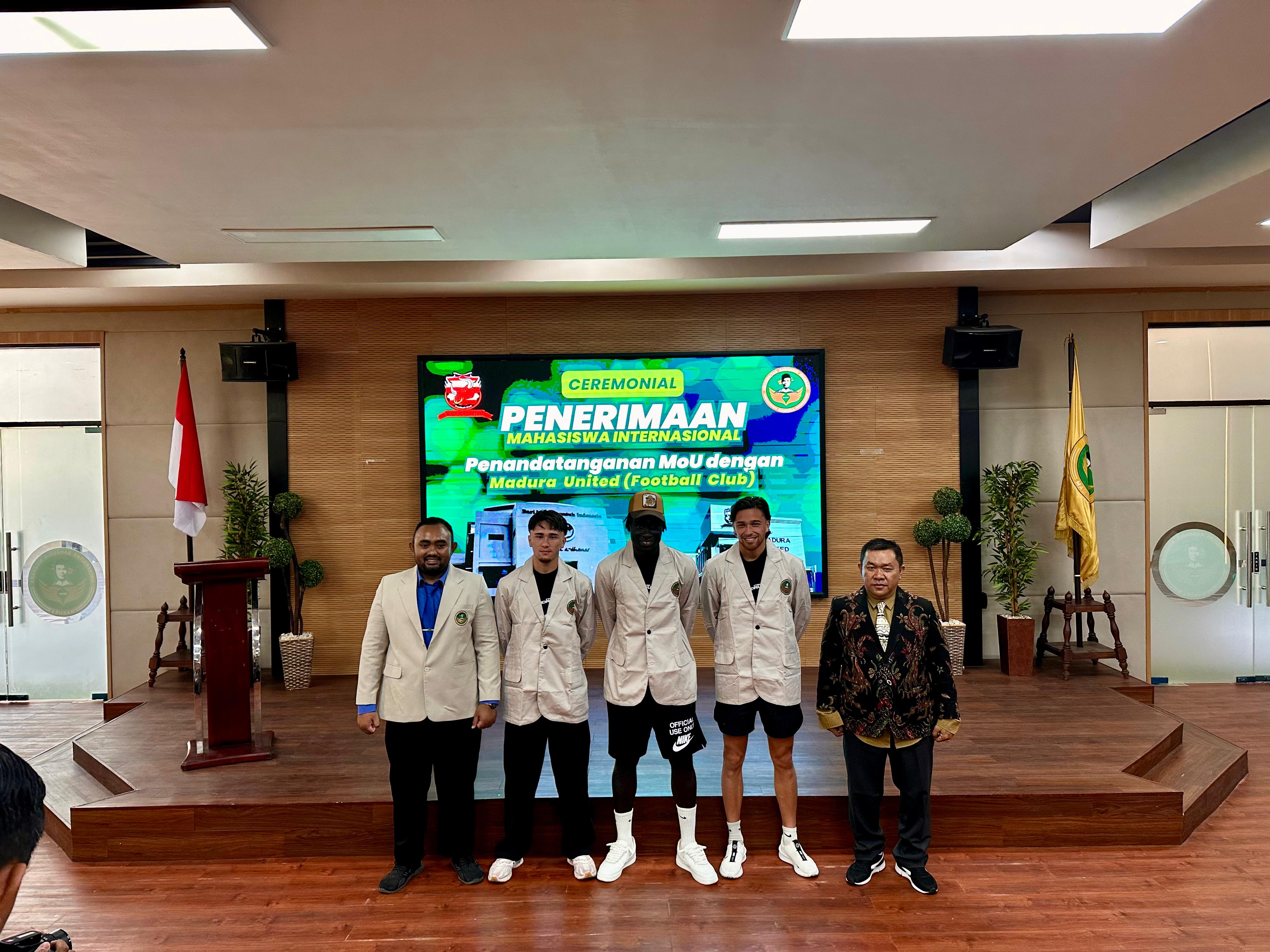 UNIBA Madura Terima Mahasiswa Internasional dan Teken MoU Strategis dengan Madura United FC